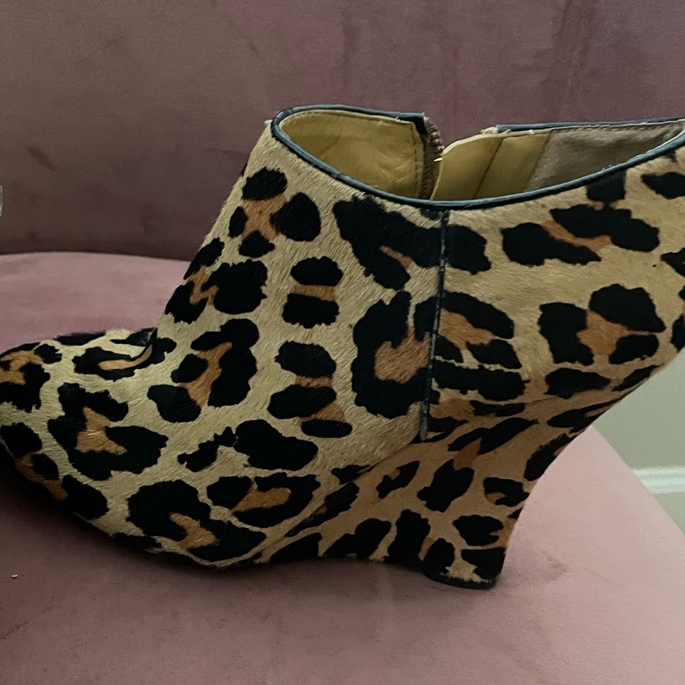 Nine West leopard fur wedges
